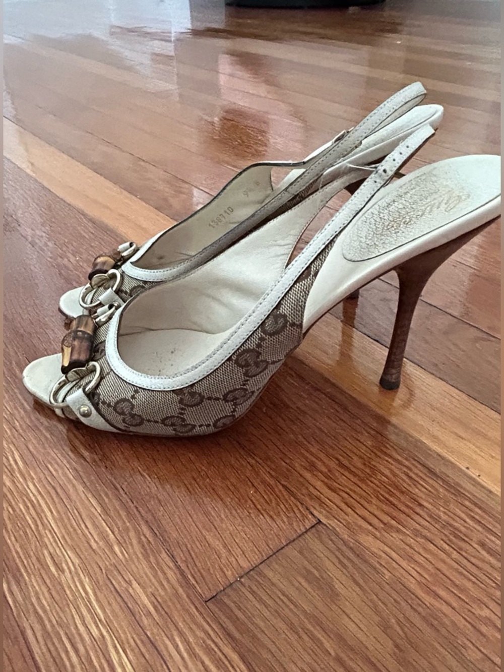 Vintage Gucci high heels - Picture 2 of 6